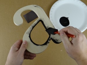 How to paint wooden letters